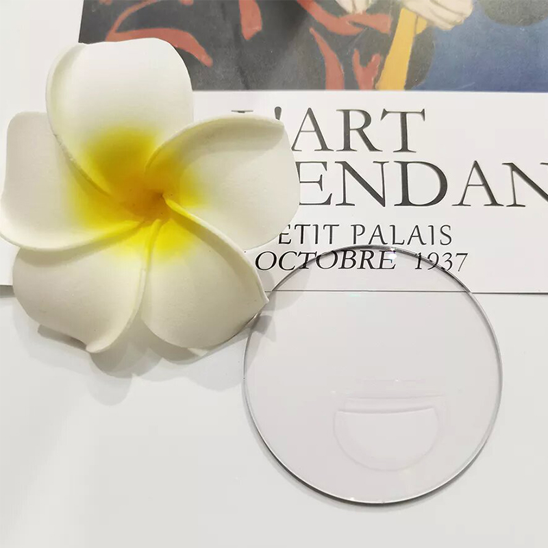 1.499 Lentila bifocală cu partea superioară plată semifinisată